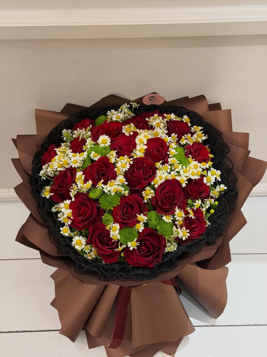 Buket Tangan Choco Rose mawar coklat unik, cocok hadiah wisuda dan anniversary — kode EBM-B-01