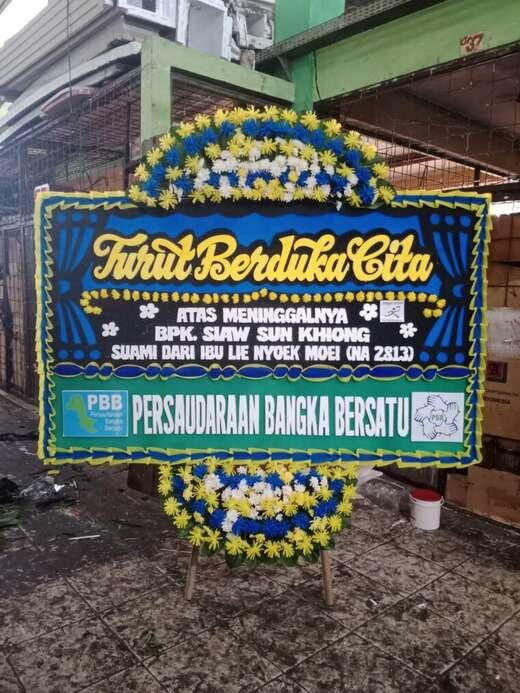 Bunga Papan Duka Cita Biru Hijau — Jambul 1, 1,2 × 2 M Bunga papan duka cita warna biru & hijau, jambul 1 ukuran 1,2 × 2 m — kode EBD-A-12