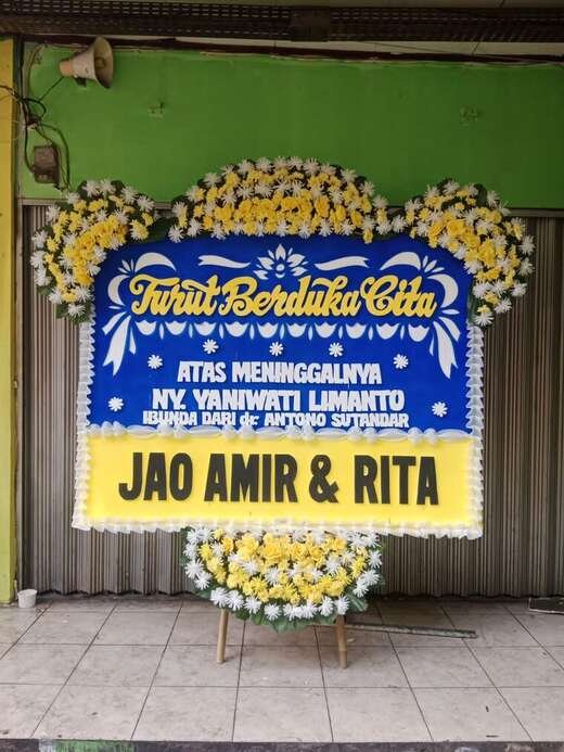Bunga Papan Duka Cita Jambul 3 Biru Putih — 1,5 × 2 M Bunga papan duka cita warna biru & putih, jambul 3 ukuran 1,5 × 2 m — kode EBD-D-04