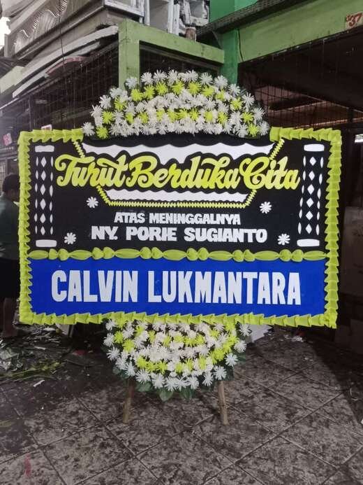 Bunga Papan Duka Cita Hijau Tua Hitam — Jambul 1, 1,2 × 2 M Bunga papan duka cita warna hijau & hitam, jambul 1 ukuran 1,2 × 2 m — kode EBD-A-07
