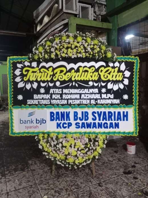 Bunga Papan Duka Cita Hijau Putih — Jambul 1, 1,2 × 2 M Bunga papan duka cita warna hijau & putih, jambul 1 ukuran 1,2 × 2 m — kode EBD-A-02