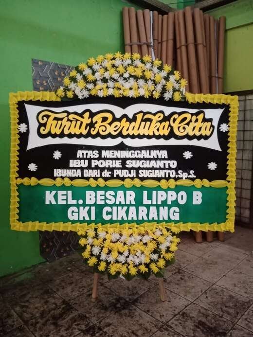 Bunga Papan Duka Cita Hitam Bingkai Kuning — Jambul 1, 1,2 × 2 M Bunga papan duka cita warna hitam & kuning, jambul 1 ukuran 1,2 × 2 m — kode EBD-A-09