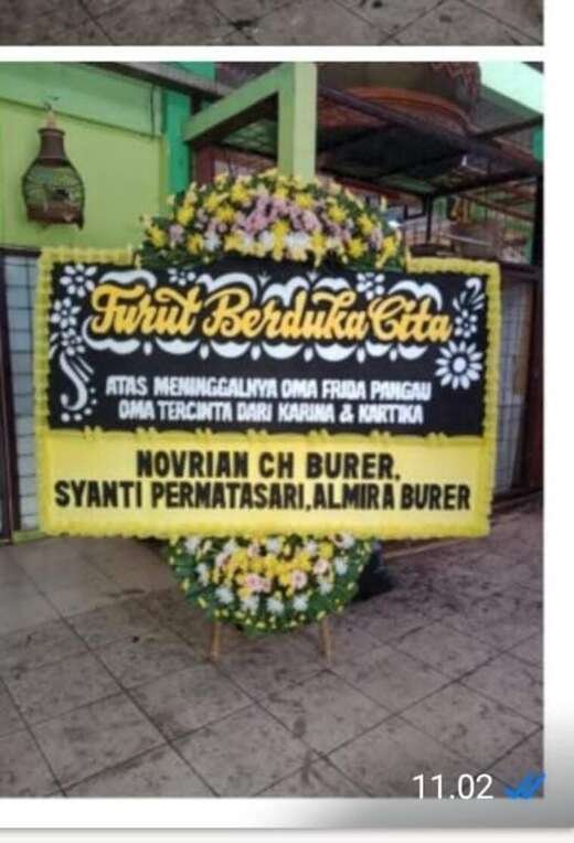 Bunga Papan Duka Cita Hitam Kuning Emas — Jambul 1, 1,2 × 2 M Bunga papan duka cita warna hitam & kuning, jambul 1 ukuran 1,2 × 2 m — kode EBD-A-15