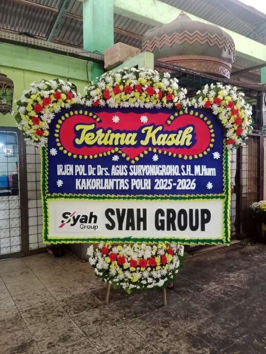Bunga papan terima kasih warna merah & putih, jambul 3 ukuran 1,5 × 2 m — kode EBS-D-03