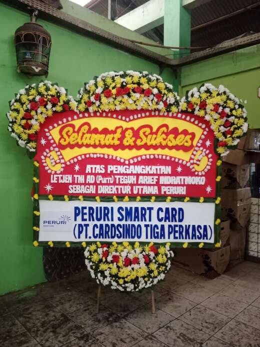 Bunga papan ucapan selamat warna merah & kuning, jambul 3 ukuran 1,5 × 2 m — kode EBS-D-04