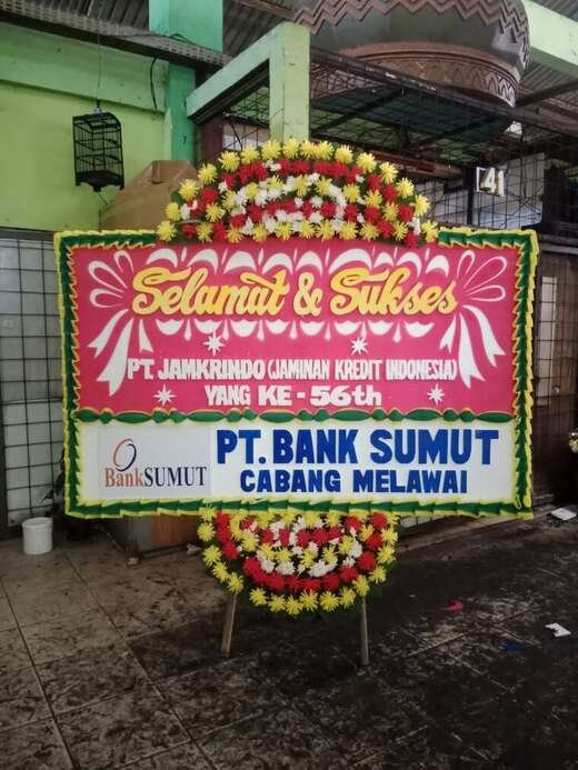 Bunga papan ucapan selamat warna merah muda & kuning, jambul 1 ukuran 1,2 × 2 m — kode EBS-A-04