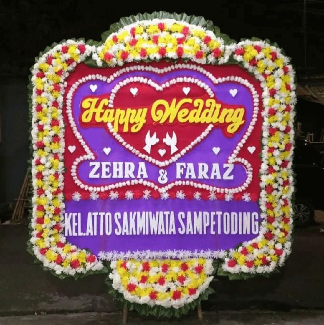 Bunga Papan Happy Wedding 3Jt ukuran 2x2 meter (EBW-G-01) Rangkaian Bunga Papan Happy Wedding 2x2 meter dari Elite Bloom, kirim cepat Jakarta & sekitarnya
