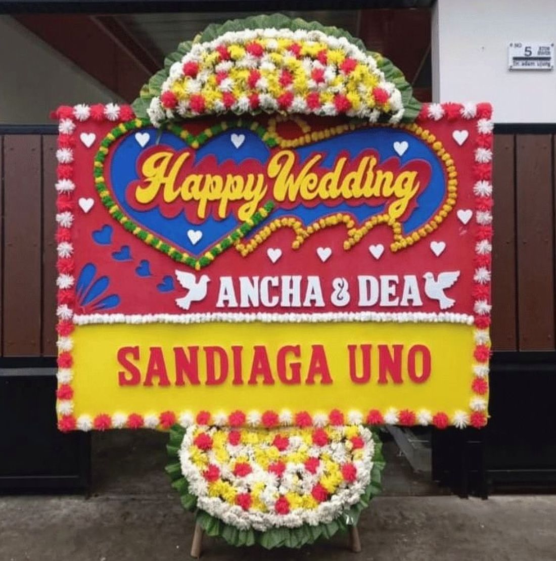 Elite Bloom - Bunga Papan Happy Wedding 699rb (EBW-B-01) Bunga Papan Happy Wedding ukuran 1.5x2 meter - pesan online, sampai hari ini di Jabodetabek