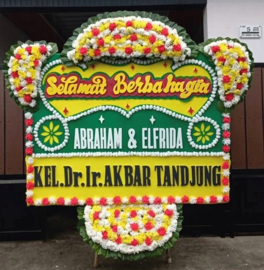 Bunga Papan Happy Wedding 1Jt (EBW-D-01) — Elite Bloom Bunga Papan Happy Wedding 1Jt siap kirim same day ke area Jabodetabek — kode EBW-D-01