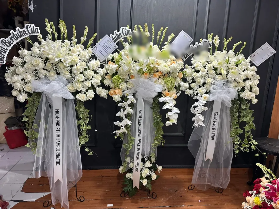 Standing Flower Putih Elegan